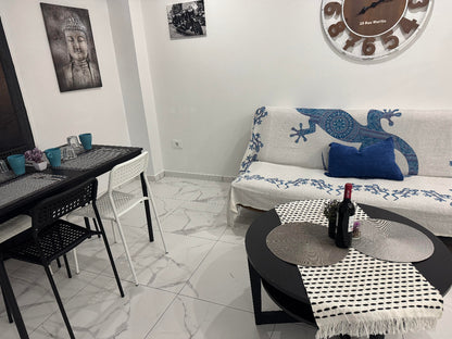 Heart_of_Los_Cristianos_Modern_Apartment_Close_to_the_Sea_in_Tenerife_wine_free