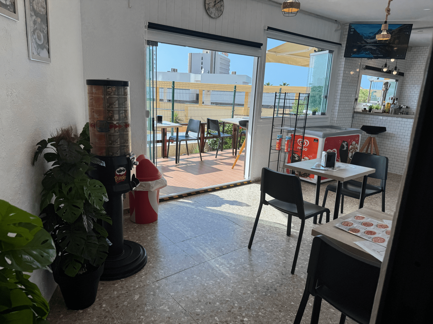Las_Americas_Stunning_Apartment_Close_to_the_Sea_in_Tenerife_complex_bar