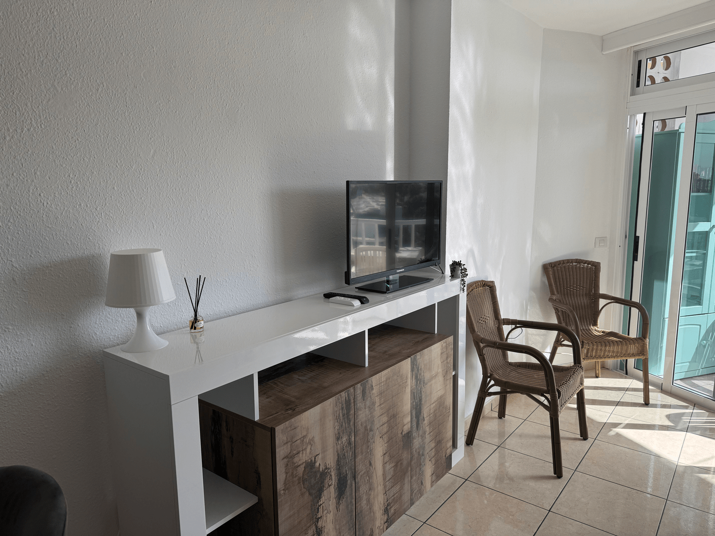 Las_Americas_Stunning_Apartment_Close_to_the_Sea_in_Tenerife_flat_screen_tv