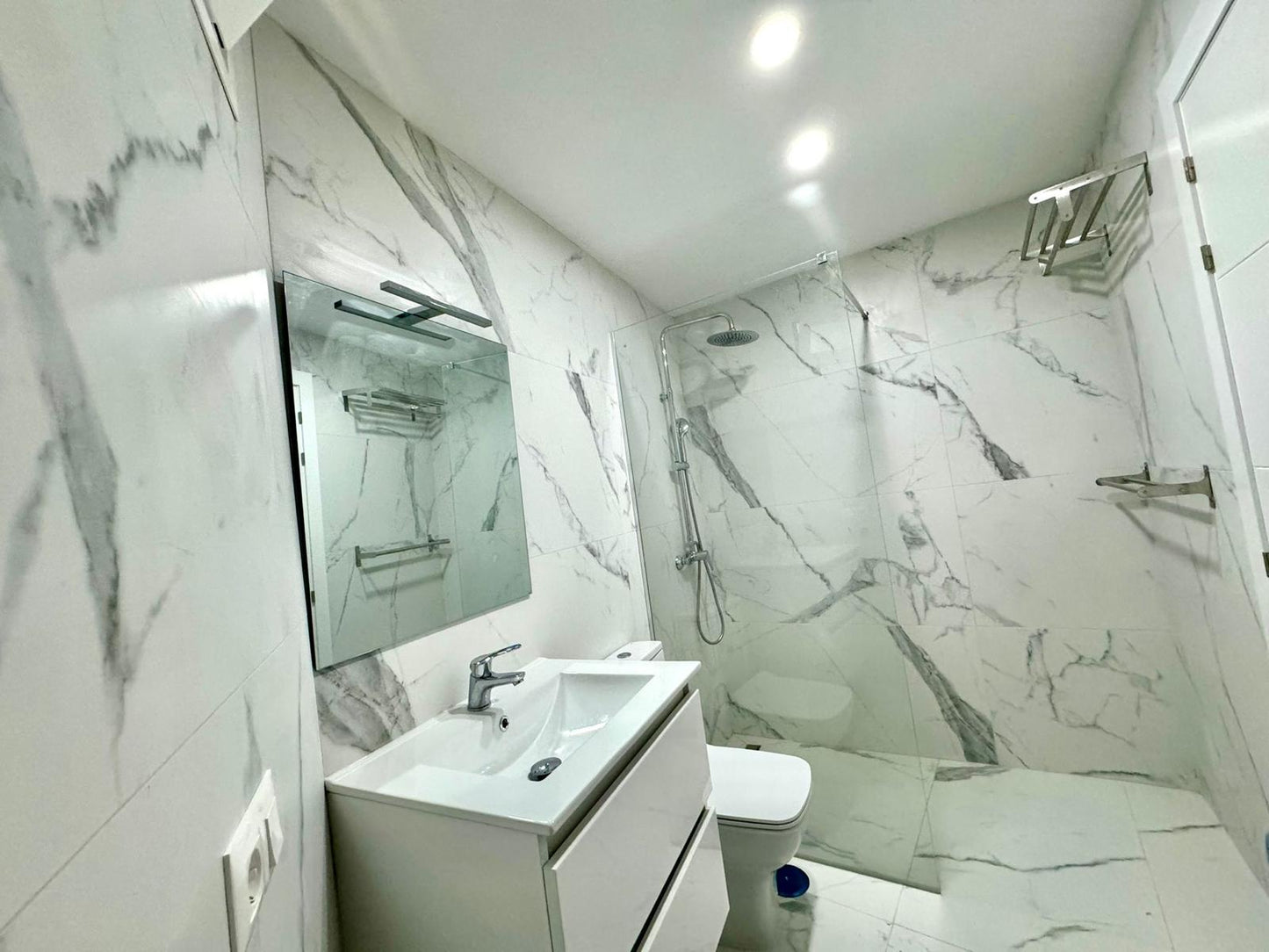 Los_Cristianos_Must-See_Beachfront_Apartment_with_Stunning_Ocean_Views_in_Tenerife_marble_bath