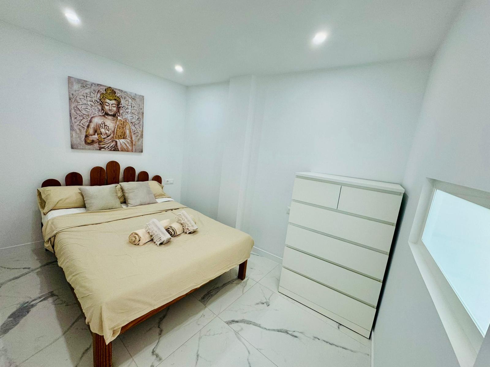 Los_Cristianos_Must-See_Beachfront_Apartment_with_Stunning_Ocean_Views_in_Tenerife_queen-size_bed
