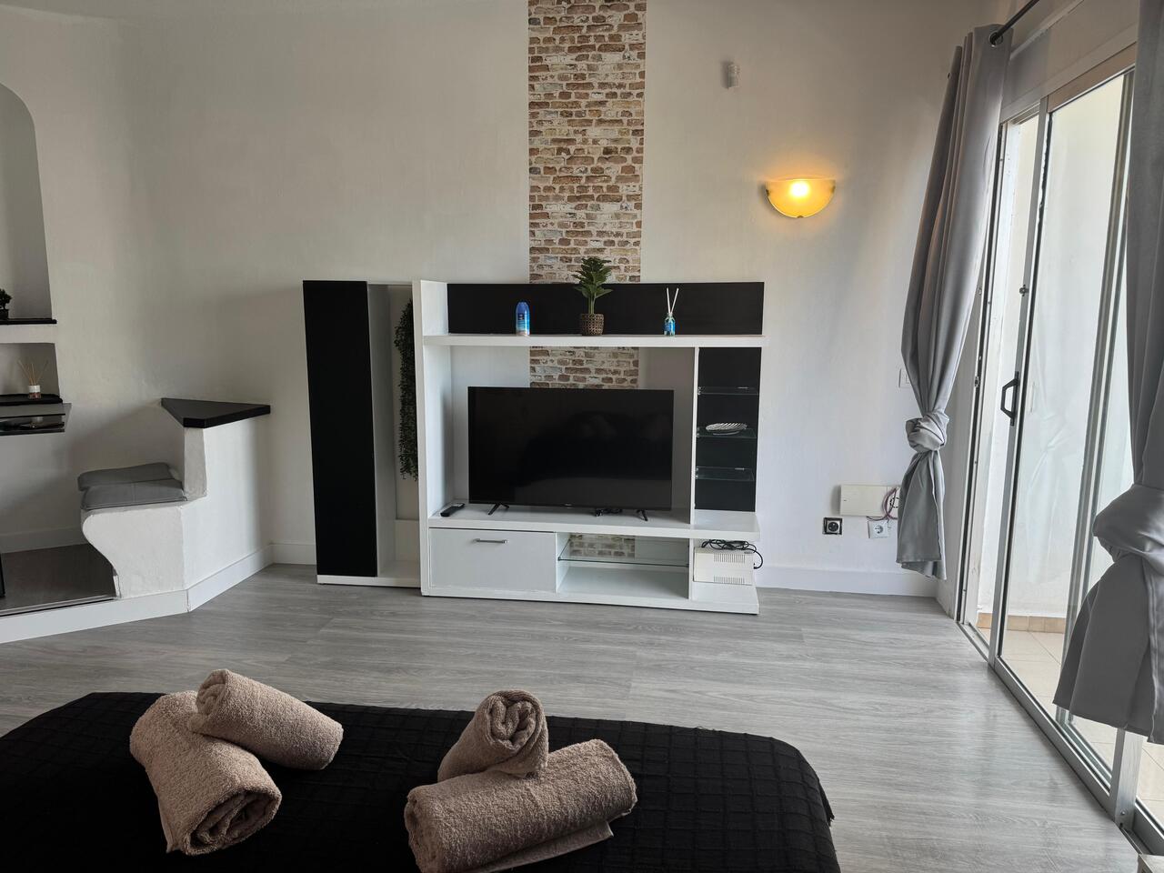 Design Moderne & Vues Panoramiques – Appartement Entièrement Rénové à Playa Paraíso, Tenerife