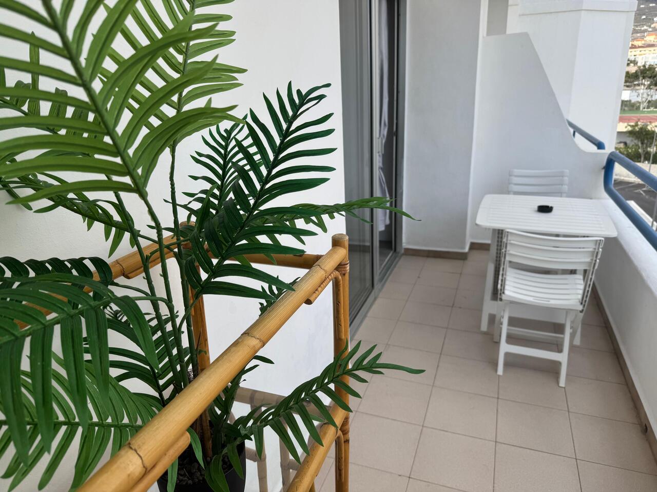 Design Moderne & Vues Panoramiques – Appartement Entièrement Rénové à Playa Paraíso, Tenerife