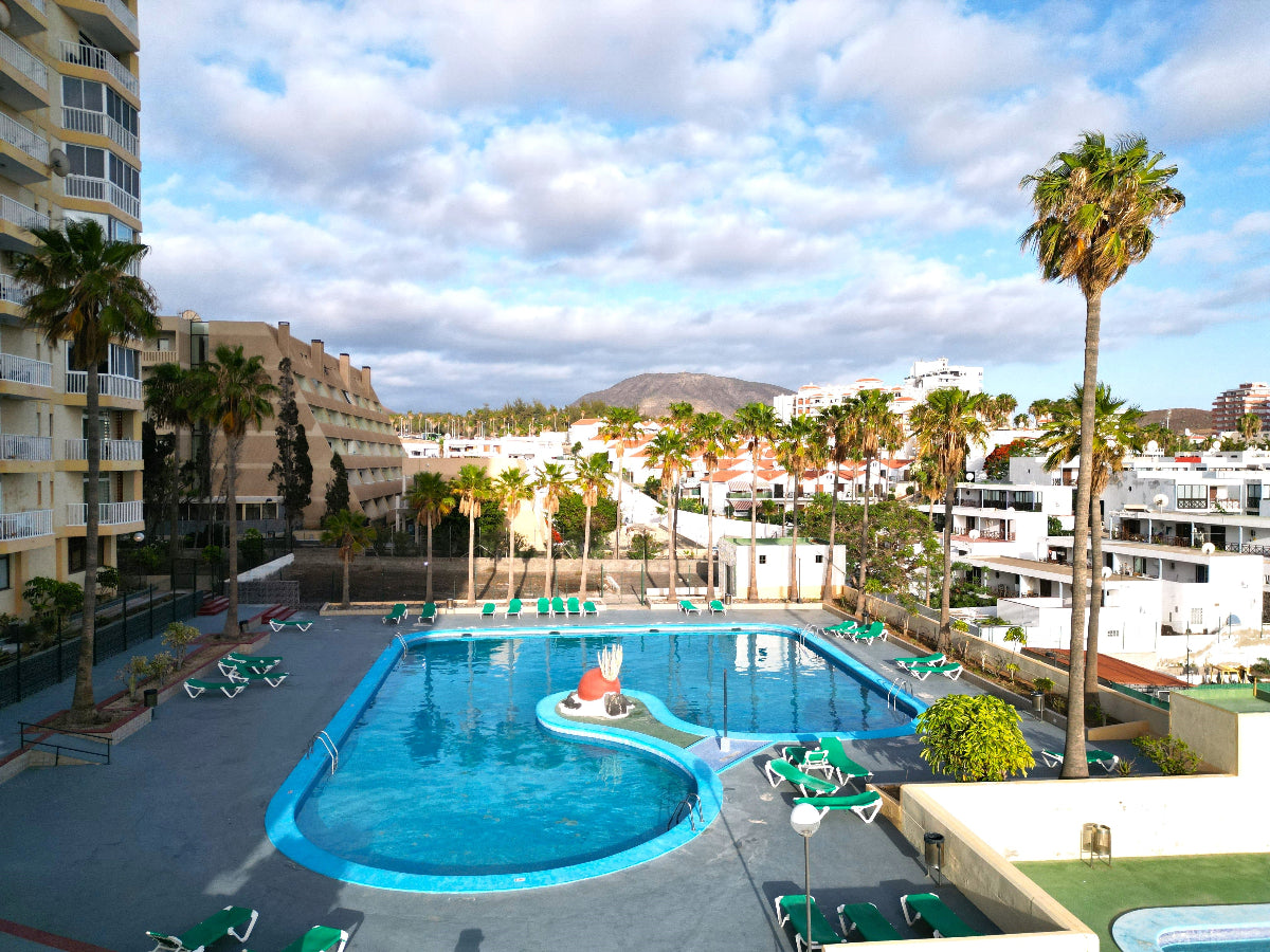 Ocean_Panorama_Apartment_in_Playa_de_Las_Americas_Tenerife_complex_pool