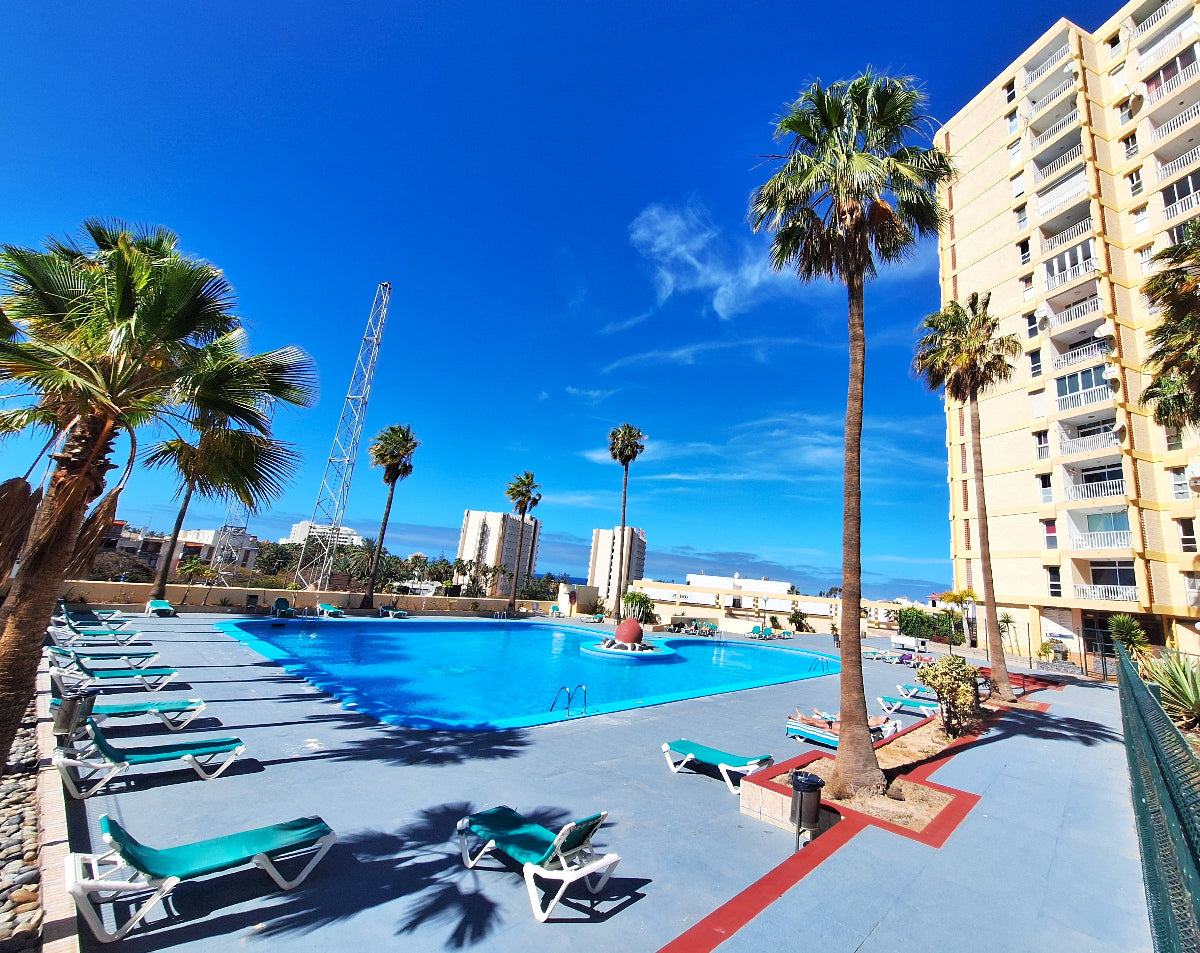 Ocean_Panorama_Apartment_in_Playa_de_Las_Americas_Tenerife_crystal_water_pool