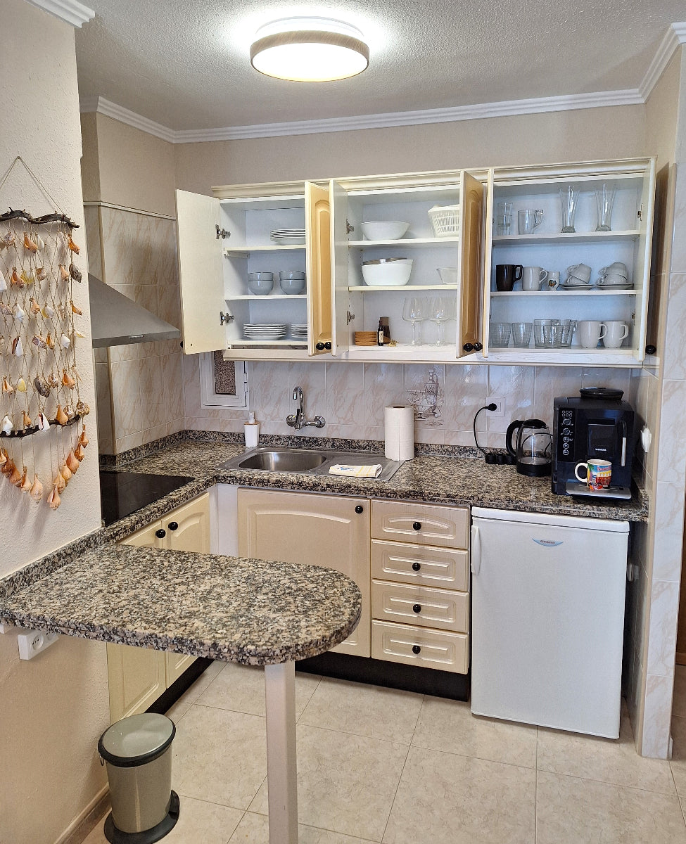 Ocean_Panorama_Apartment_in_Playa_de_Las_Americas_Tenerife_fully_furnished_kitchen_coffee_tea