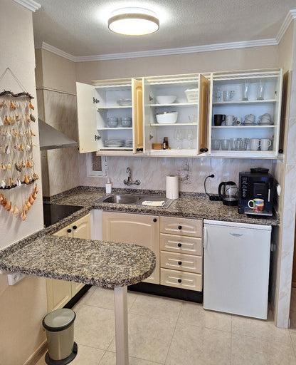 Ocean_Panorama_Apartment_in_Playa_de_Las_Americas_Tenerife_fully_furnished_kitchen_coffee_tea