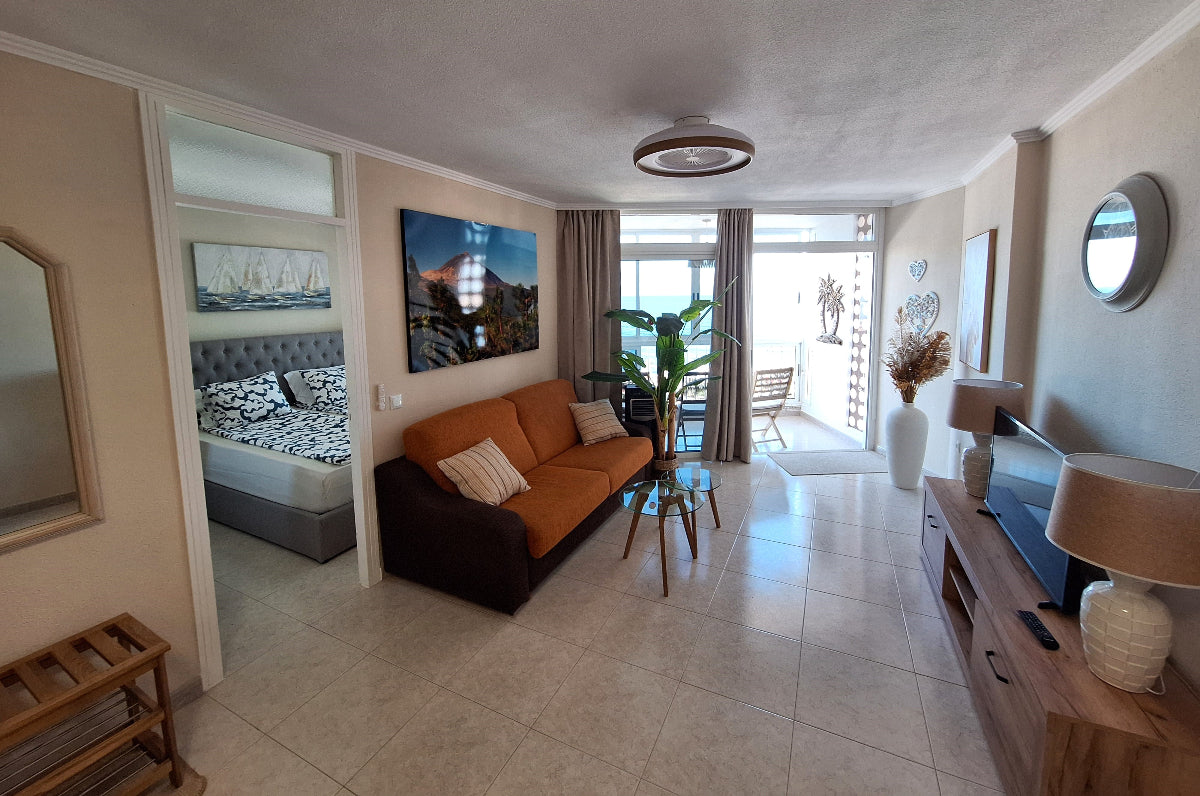 Ocean_Panorama_Apartment_in_Playa_de_Las_Americas_Tenerife_spacious_beautiful_living_room