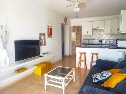 San Miguel de Abona Cozy House at Amarilla Golf spaciuos living room and fully equipped kitchen