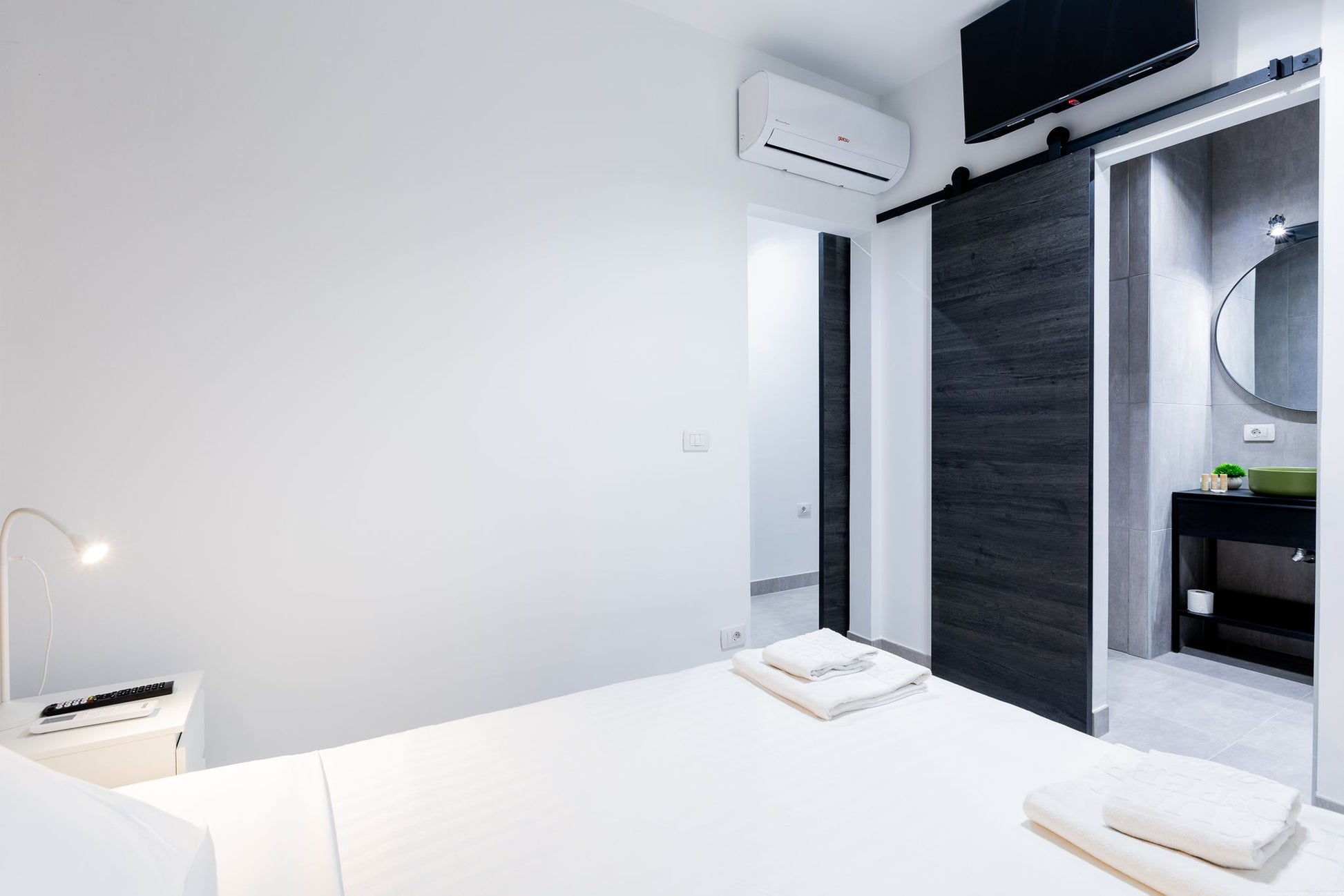 Spacious 2-Bedroom Apartment for Sale in Playa Paraíso Minimalist modern bedroom with queen-size bed 2