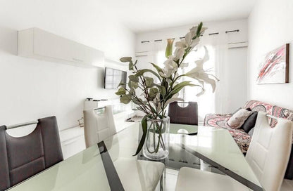 Stylish Apartment with Pool Las Américas Altamar Spacious living room with flat-screen TV 