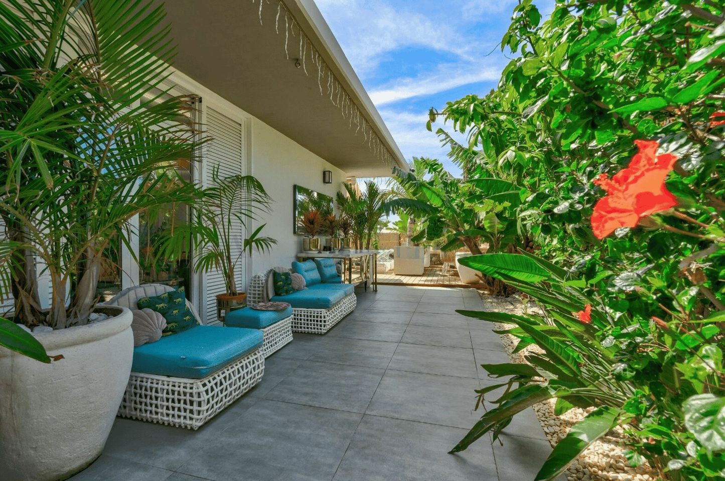 Torviscas_Alto_Luxury_4_bedroom_villa_tenerife_outside_azure_armchair_garden