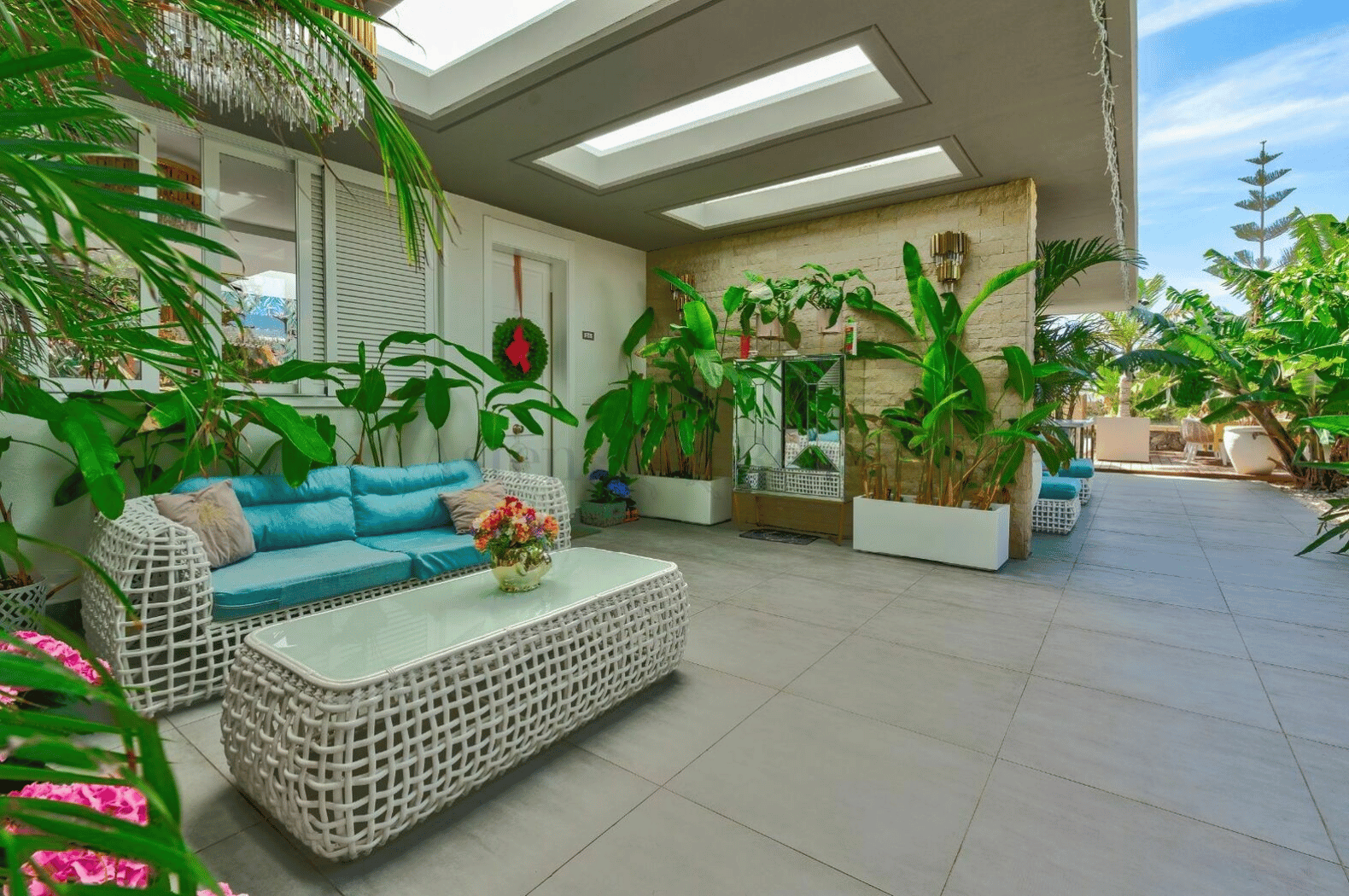 Torviscas_Alto_Luxury_4_bedroom_villa_tenerife_outside_roof