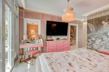 Torviscas_Alto_Luxury_4_bedroom_villa_tenerife_queen-size_bed_breathtaking_pink_large_flat-screen_tv
