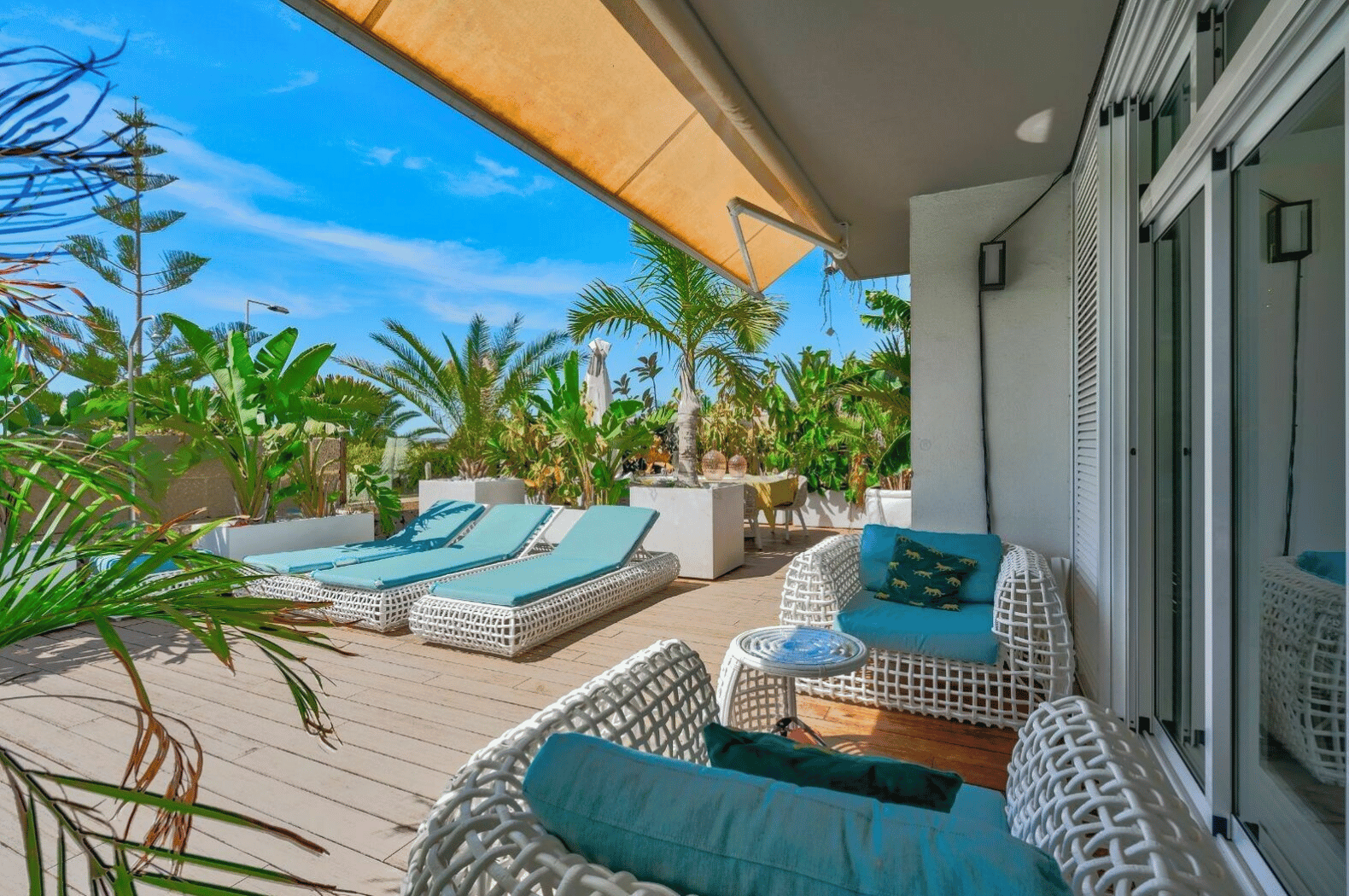 Torviscas_Alto_Luxury_4_bedroom_villa_tenerife_sunbeds