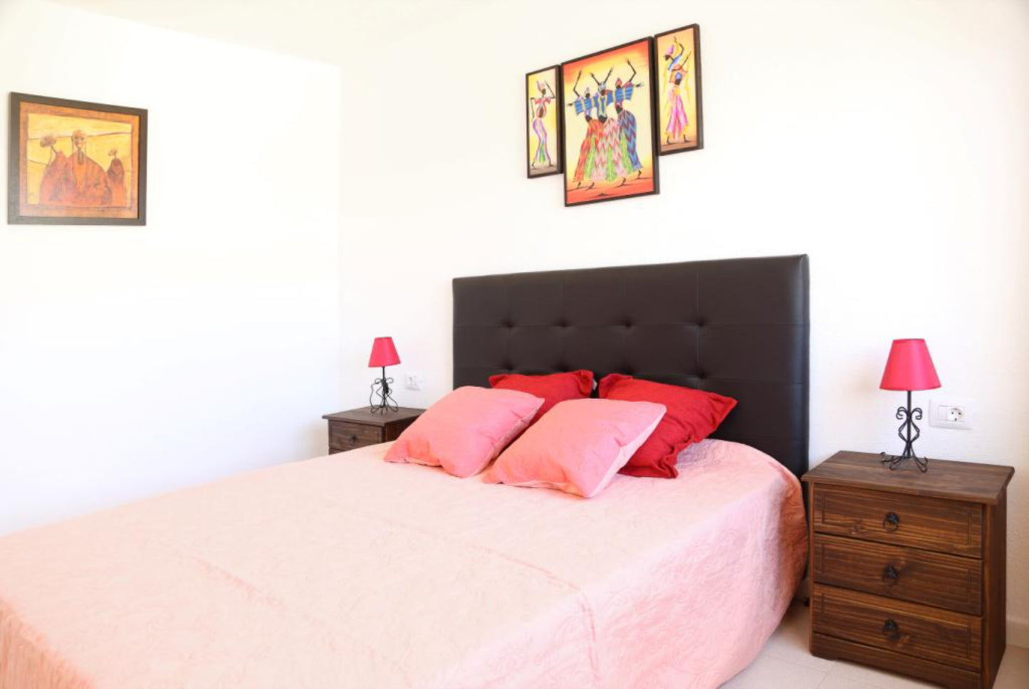 Torviscas_Fantastic_Apartment_with_Pool_and_Private_terrace_queen_size_bed_relax