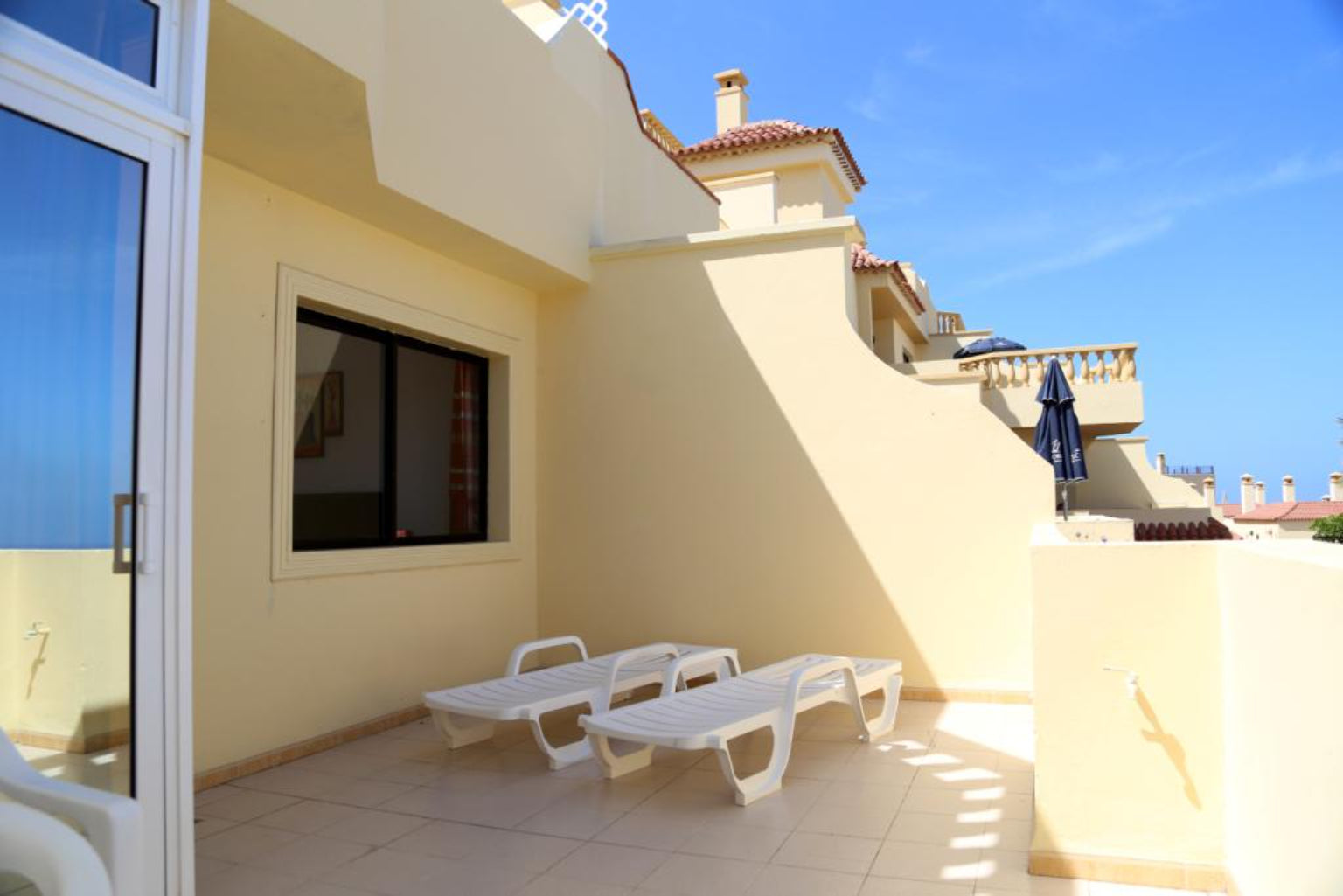 Torviscas_Fantastic_Apartment_with_Pool_and_Private_terrace_sunbeds